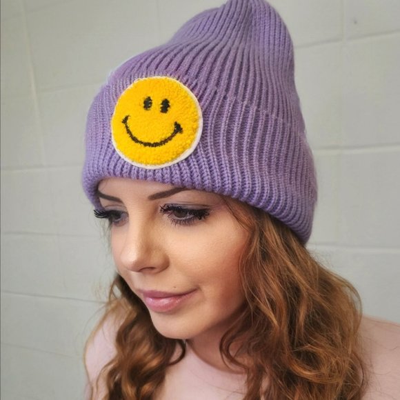 ADULT SMILIE FACE BEANIES - Picture 3 of 6